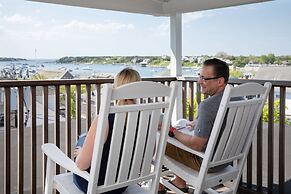 Vineyard Square Hotel & Suites