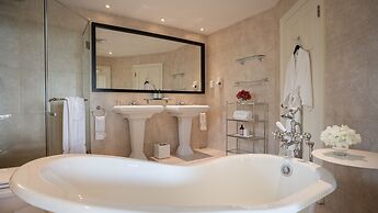 Blue Waters Resort & Spa