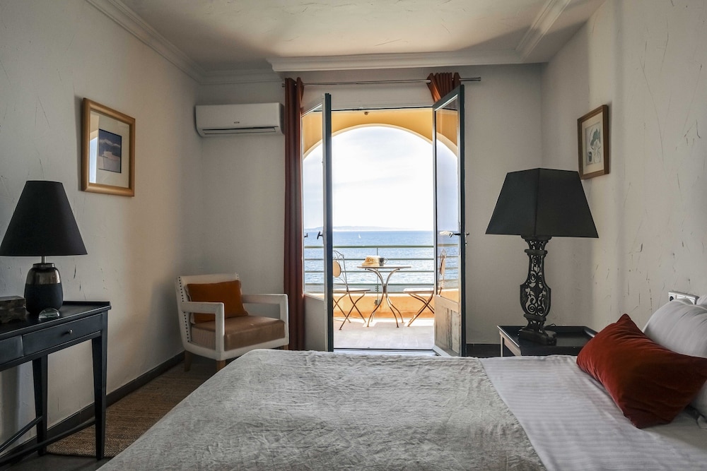 Surplage Hôtel Cavalière