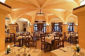 Cornucopia Hotel
