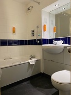 Days Inn by Wyndham Michaelwood M5