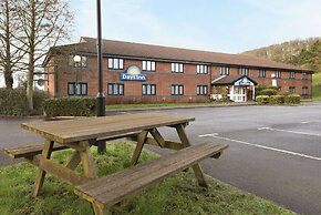 Days Inn by Wyndham Michaelwood M5