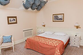 Hotel Bristol