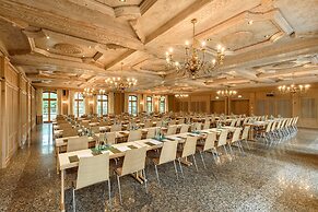 Bauer Hotel & Restaurant