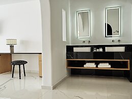 Kouros Hotel & Suites