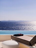 Kouros Hotel & Suites
