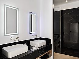 Kouros Hotel & Suites