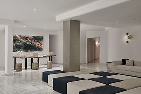 Kouros Hotel & Suites