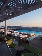 Kouros Hotel & Suites