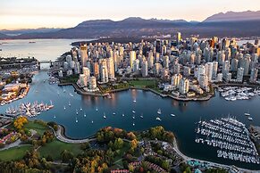 Delta Hotels by Marriott Vancouver Downtown Suites