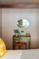 The Falstaff Hotel