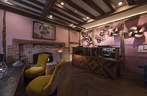 The Falstaff Hotel