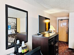 Super 8 by Wyndham Watertown