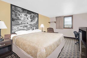 Super 8 by Wyndham Watertown