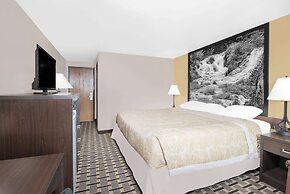 Super 8 by Wyndham Watertown