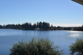 Inn On Long Lake