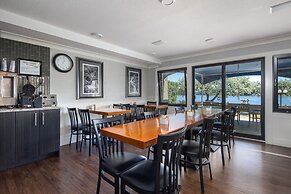 Inn On Long Lake
