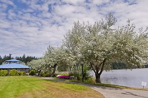 Inn On Long Lake