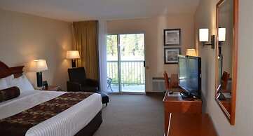 Inn On Long Lake