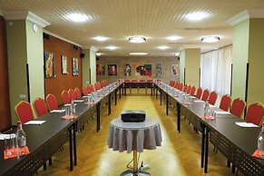 Ani Plaza Hotel