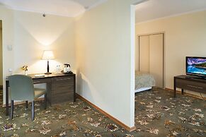 Ani Plaza Hotel
