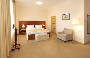 Ani Plaza Hotel