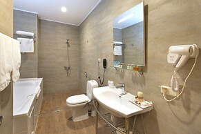 Ani Plaza Hotel