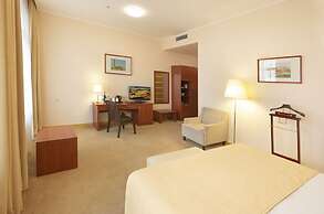 Ani Plaza Hotel