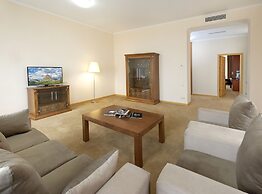 Ani Plaza Hotel