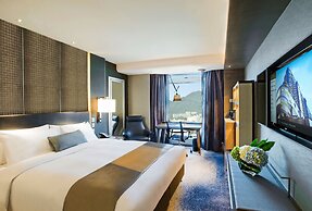 Royal Plaza Hotel