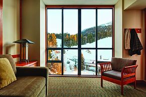 Pan Pacific Whistler Mountainside
