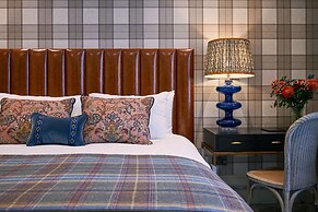 Tophams Hotel