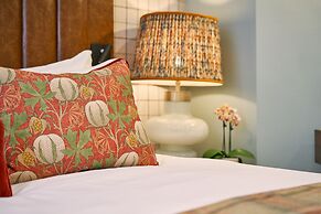 Tophams Hotel