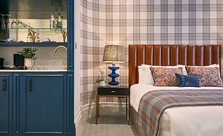 Tophams Hotel