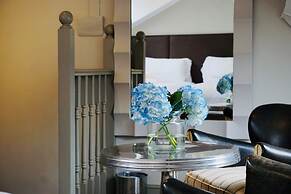 Tophams Hotel
