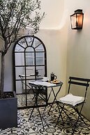 Tophams Hotel