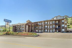 Travelodge by Wyndham Kamloops Mountview