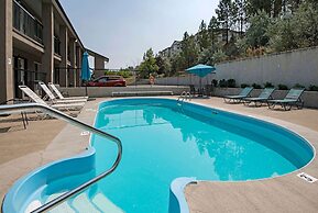Travelodge by Wyndham Kamloops Mountview