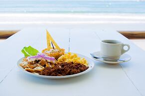 Costa De Oro Beach Hotel