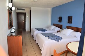Costa De Oro Beach Hotel