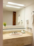 Costa De Oro Beach Hotel