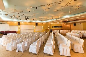 Costa De Oro Beach Hotel