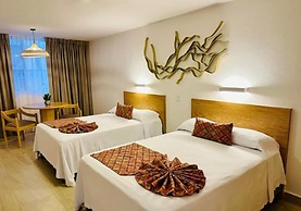 Costa De Oro Beach Hotel