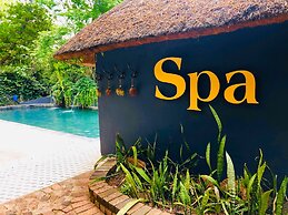 Shangri-La Country Hotel