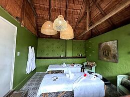 Shangri-La Country Hotel