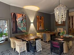 Shangri-La Country Hotel