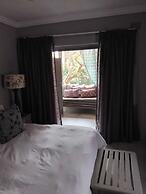 Shangri-La Country Hotel