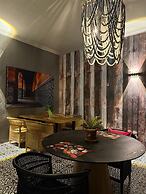 Shangri-La Country Hotel