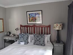 Shangri-La Country Hotel