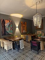 Shangri-La Country Hotel